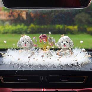 车载汽车摆件高级感网红女士中控台镶钻摇头泰迪狗狗汽车装饰用品