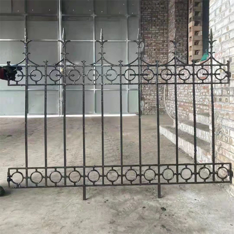 大片普通铸铁护栏围墙栅栏