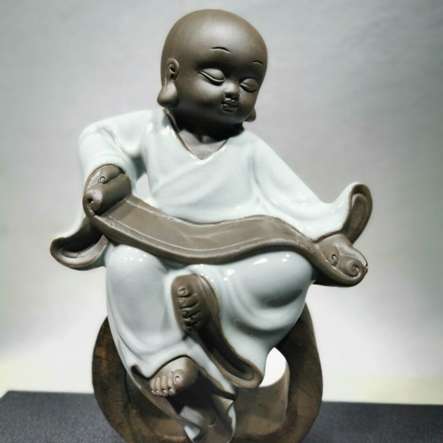 大号吊袍沙弥紫砂茶宠摆件