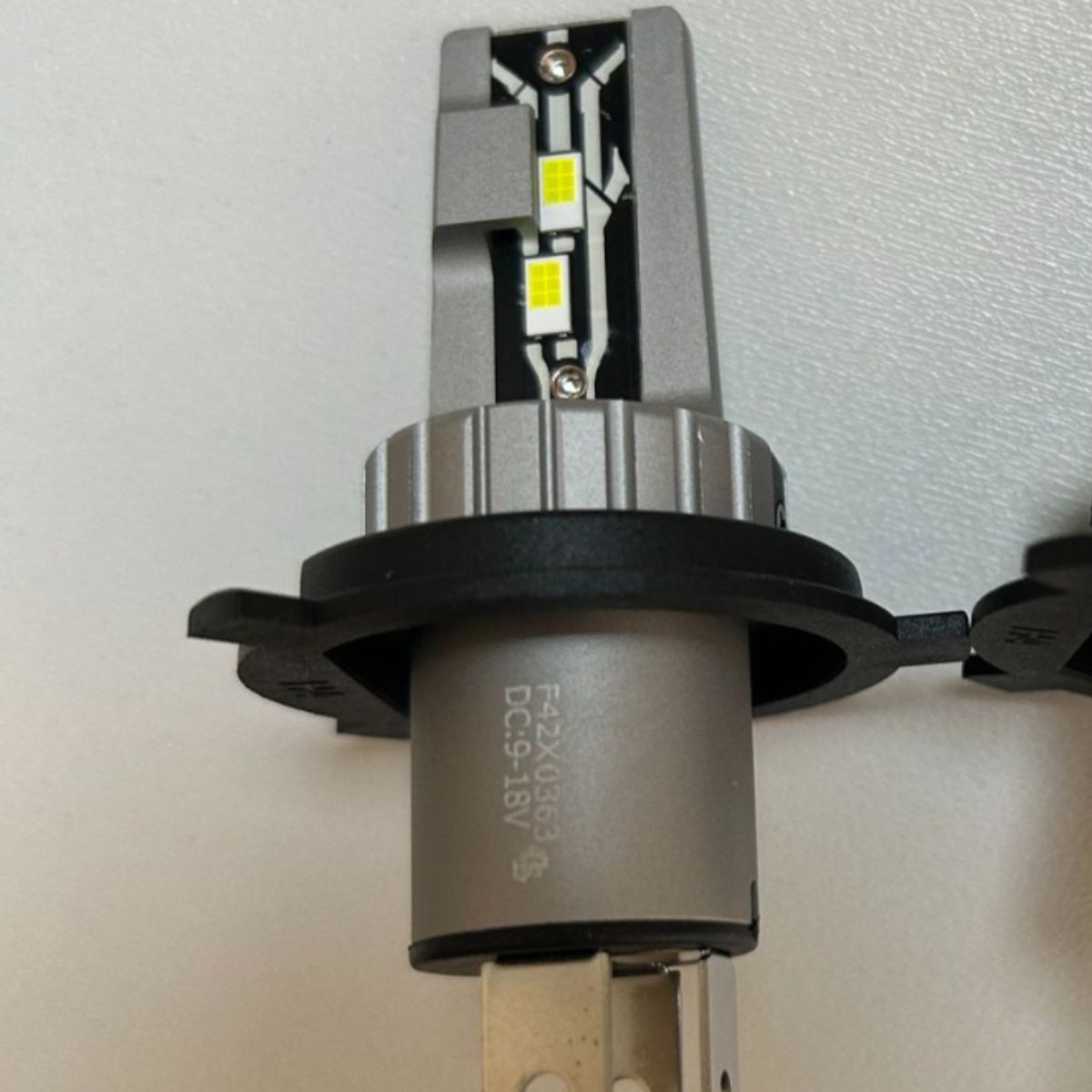 通用大灯灰色H4 H8 9005 9006 880 881即插即用雾灯led汽车大灯