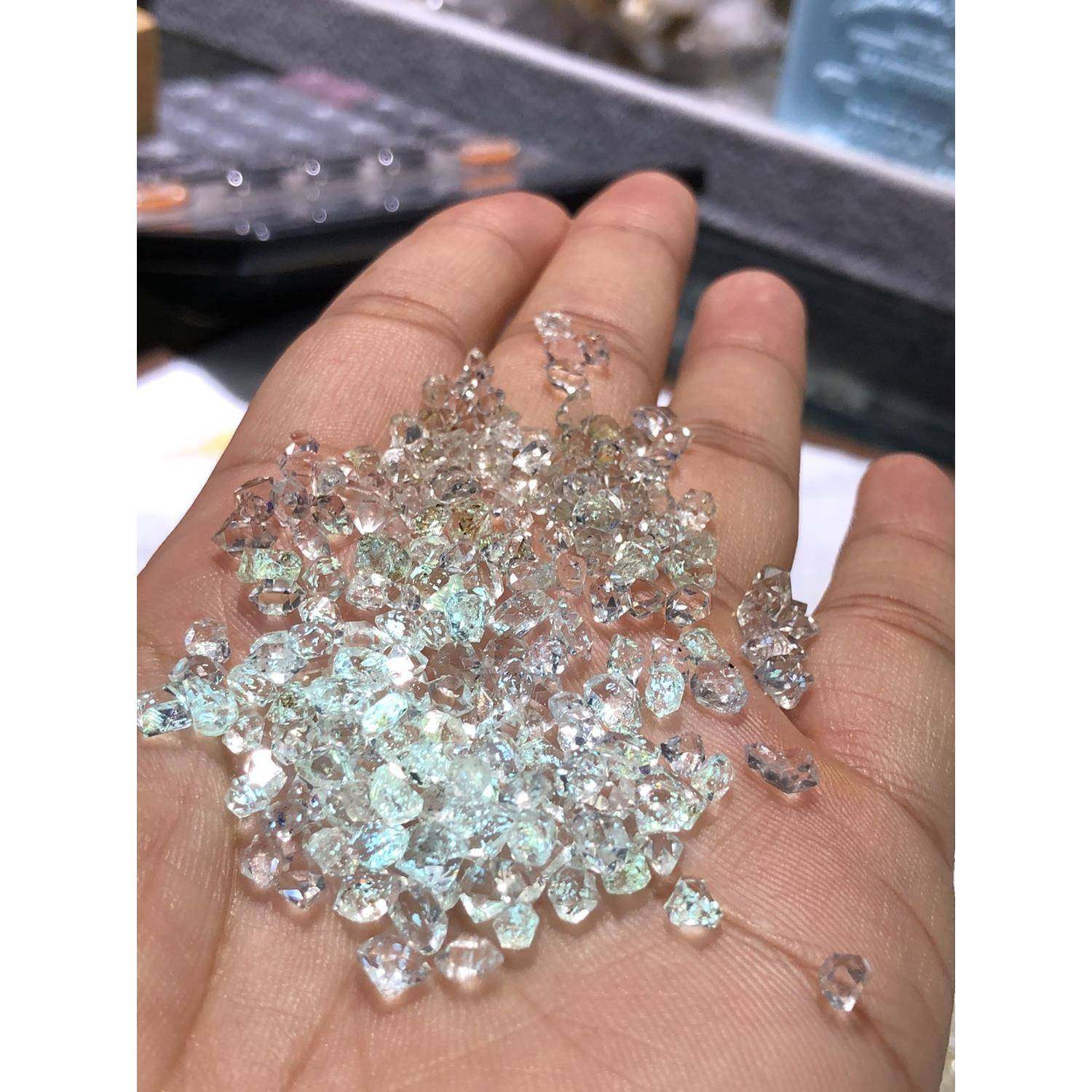 天然巴基斯坦油胆闪灵钻黑流沙双尖白水晶原矿手工骸骨荧光小饰品