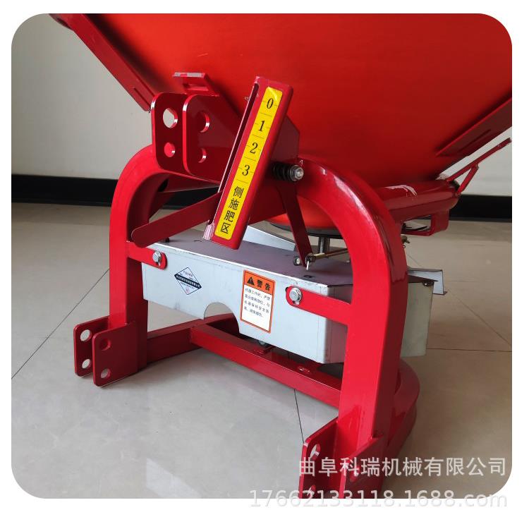 小四轮后机置机撒肥农用水稻田施肥机PIW拖拉机轴传动撒化肥