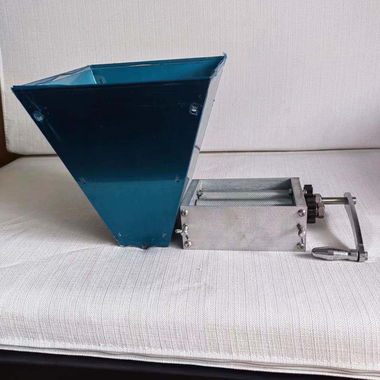 厂销手摇对辊齿轮耐用结实不锈直材质RLI谷物磨粉机家玉米破钢碎