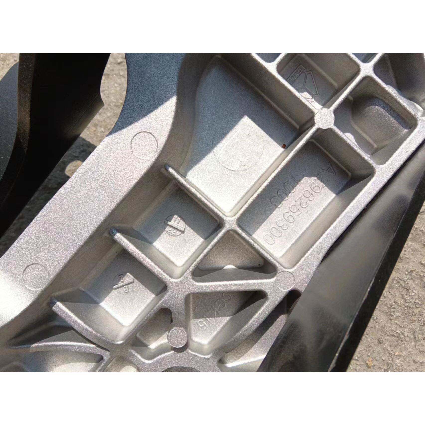 汕德卡9H驾驶室支保险杠架A0Z9C625930010无品牌/03AZ96259300104