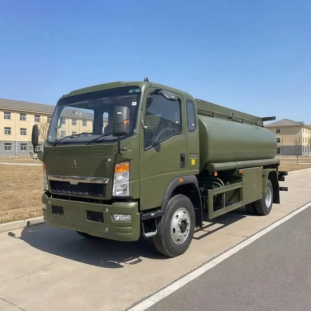中国重汽豪沃 4x2 油罐车,5000 升原油和汽油移动加油车