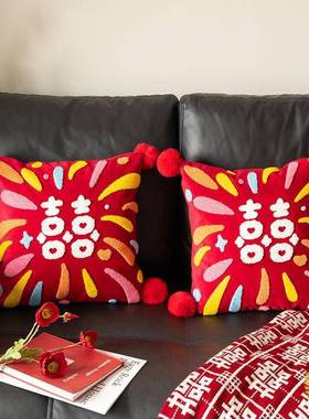 ?枕全糖喜品婚房布装饰IMM喜字抱一对压床娃娃结婚厅沙发红置色客