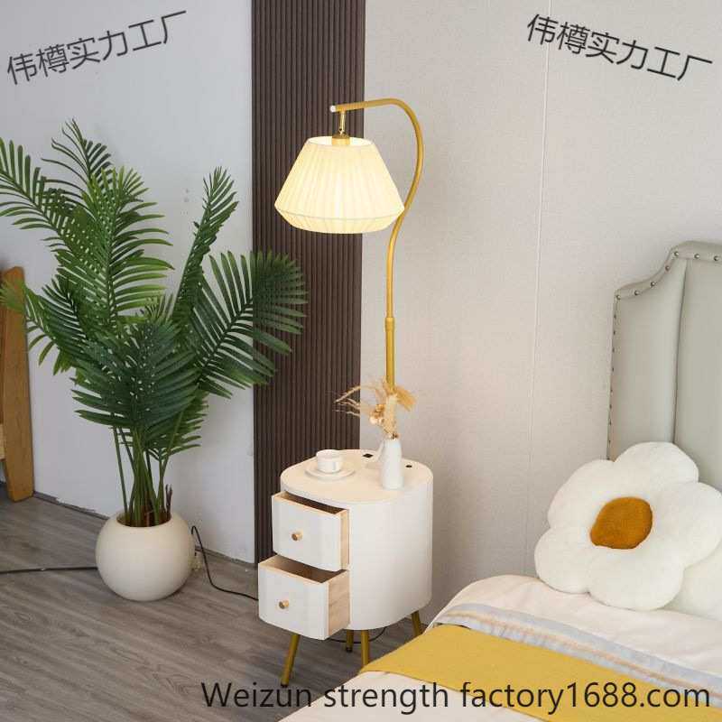 简约现代北欧风格高端卧室床头柜客厅沙发茶几智能一体落地式台灯