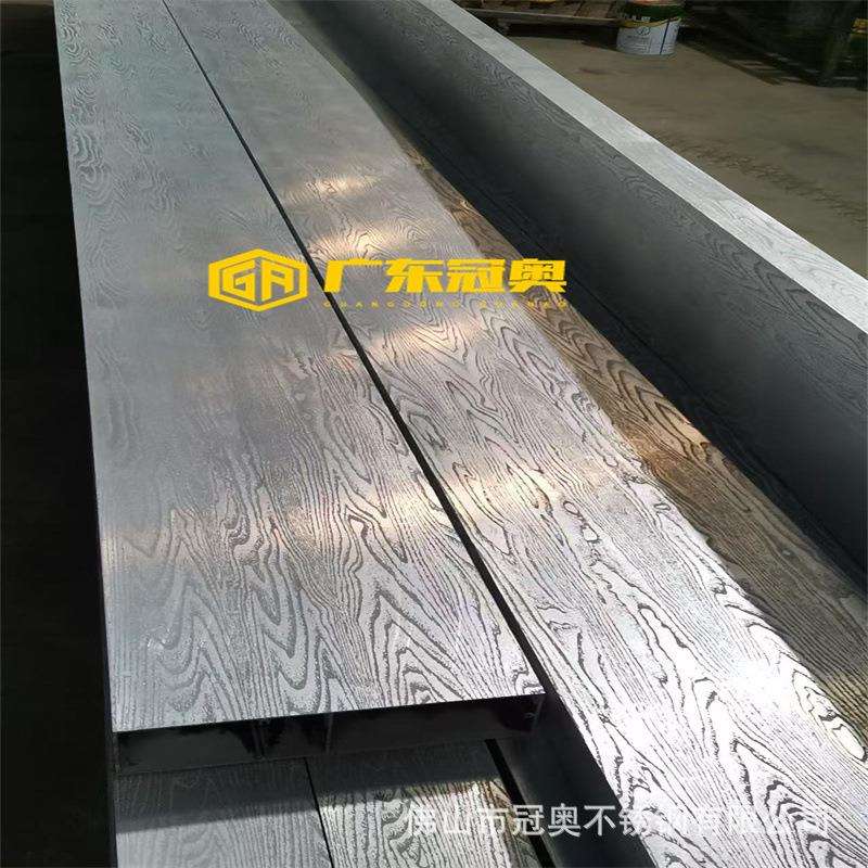 商场步行街铝合金矩管阳刻木纹 走廊过道阳台蚀刻木纹铝型材圆管