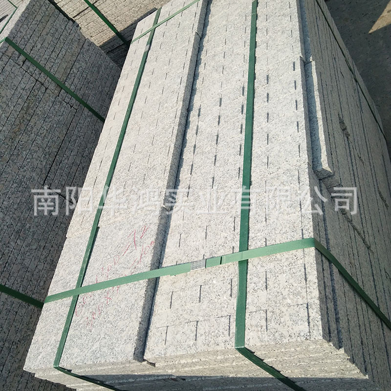 珍珠灰方块形盲点砖小铁灰石材人行道导盲石火烧面盲道内乡石材厂