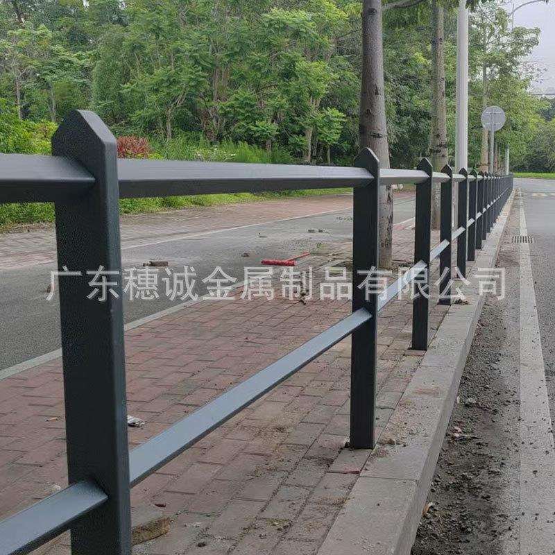 烤漆热镀锌德式护栏深圳源头厂家路侧护栏人行道马路围栏现货
