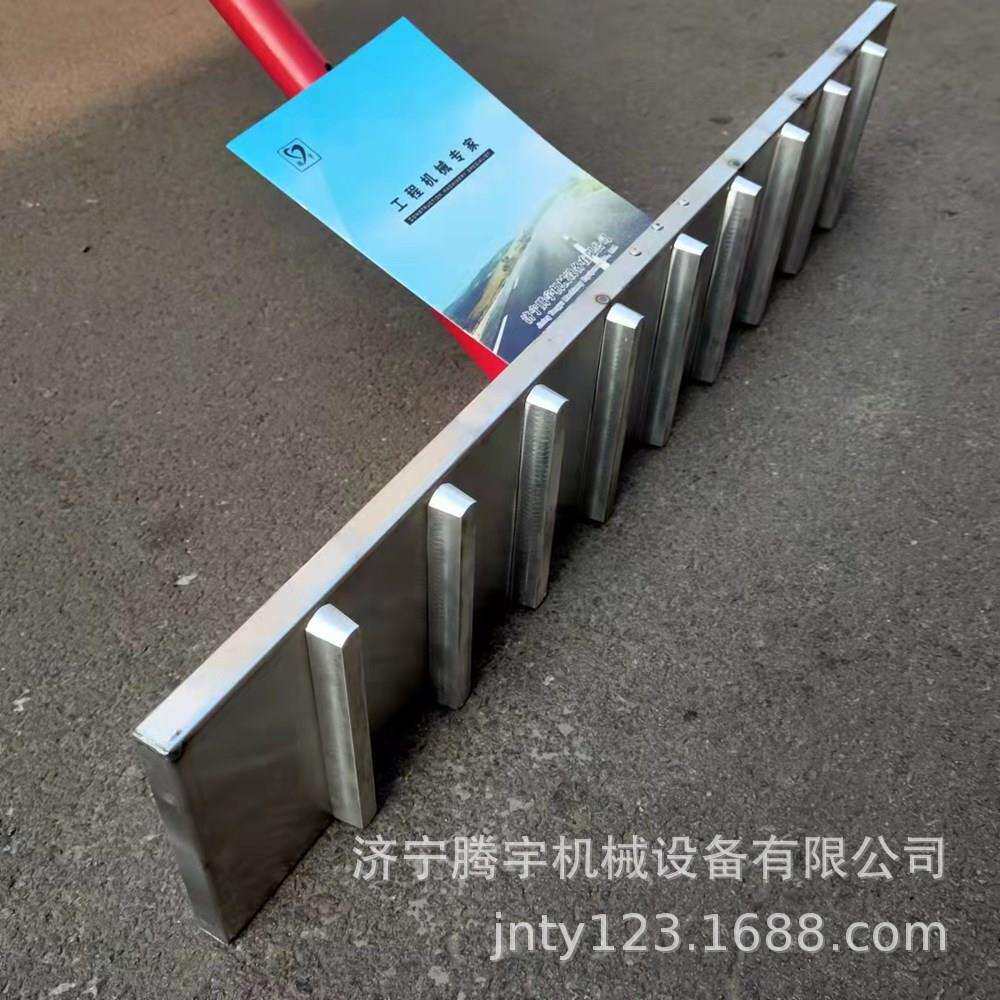手动推拉牛场拉槽机 混凝土牛场拉纹机 现浇牛场拉槽机供应