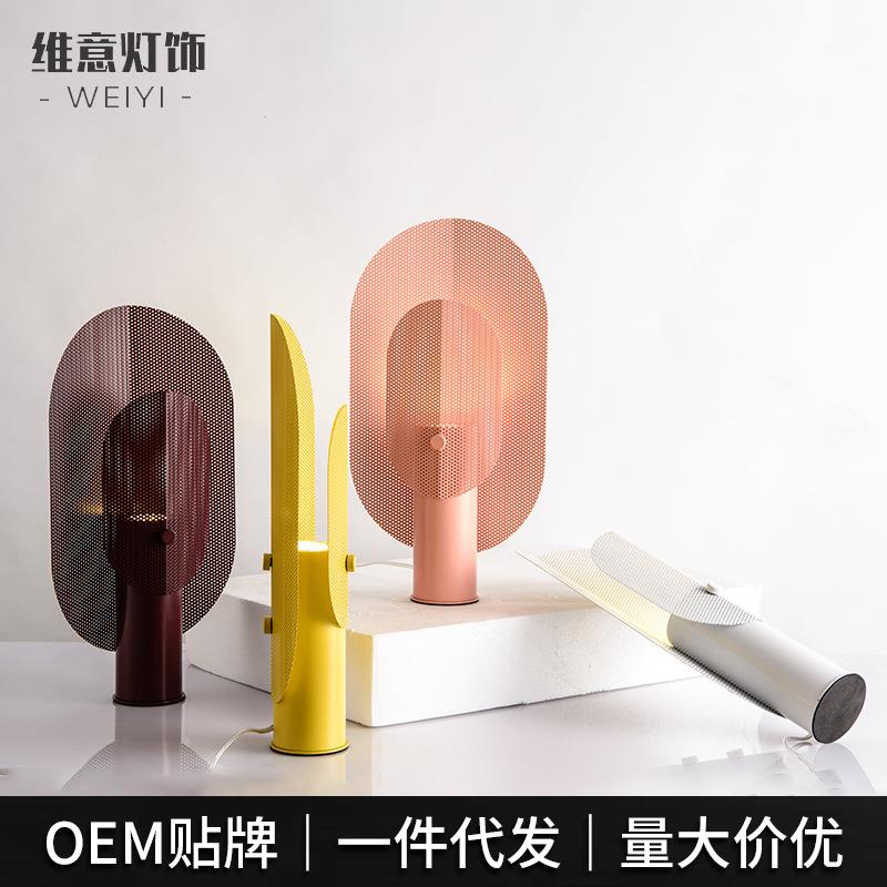 五金北欧简约台灯四色设计师卧室床头灯创意喷漆装饰高级台灯