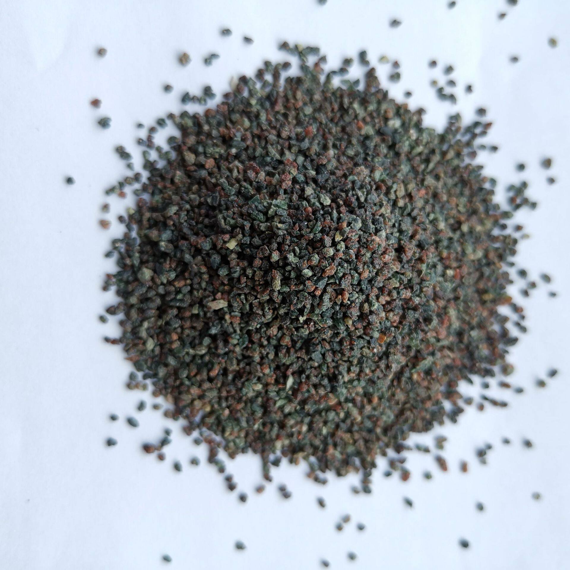 厂家现货绿色石榴石滤料10-20目高压水喷砂除锈支持批量顶订购