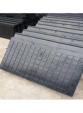 橡胶铁路道口减速板道口铁路道口减速垫p43p50p60橡胶减速垫板铁