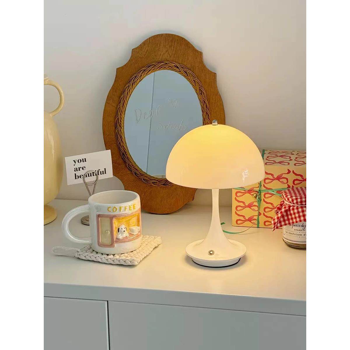 现代简约水母台灯卧室床头灯奶油风温馨装饰氛围灯充电无线蘑菇灯