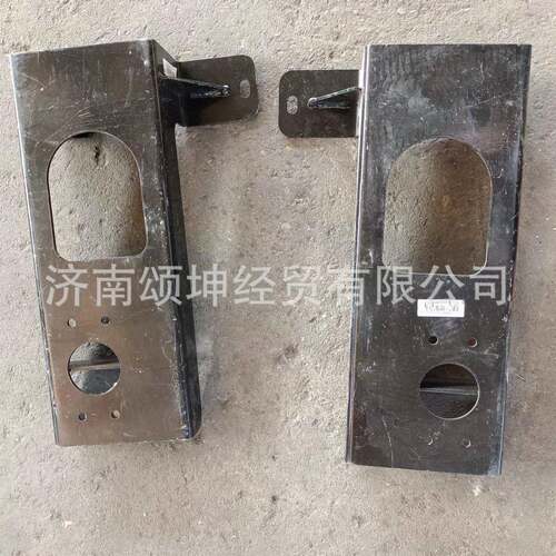供应重汽豪沃轻卡配件LG9704930110/115保险杠支架总成（左右）