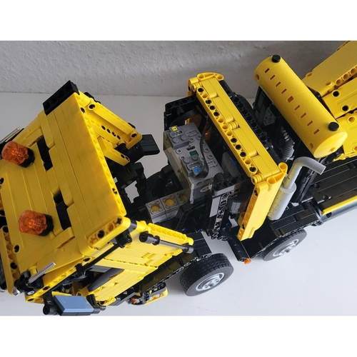 MOC-152688梅赛D斯奔C水泥罐车电子图纸拼插积木3076片