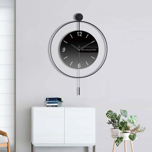 客厅简约挂钟家用金属摇摆款静音轻奢钟表免打孔现代时尚时钟