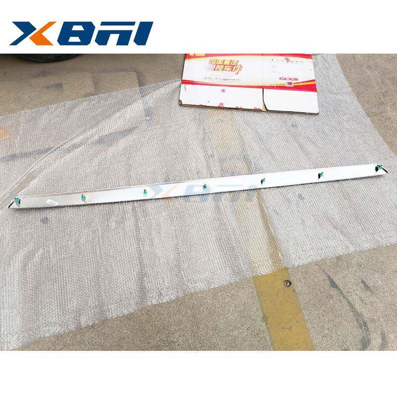 WG1664112062中国重汽豪沃T7H散热器面罩装饰条豪沃T7H前脸亮条