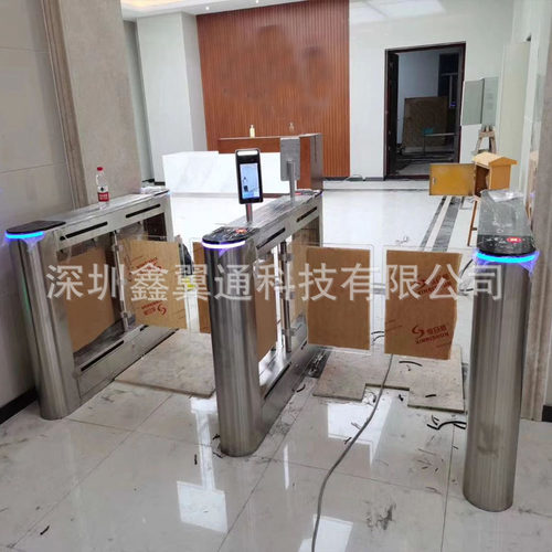 企业出入口测温人脸识别摆闸 智能访客管理闸机门禁 刷卡速通门