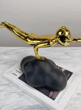 现轻奢银色OYD云物朵行飞人摆件样板房代售楼处书房客厅书房软装