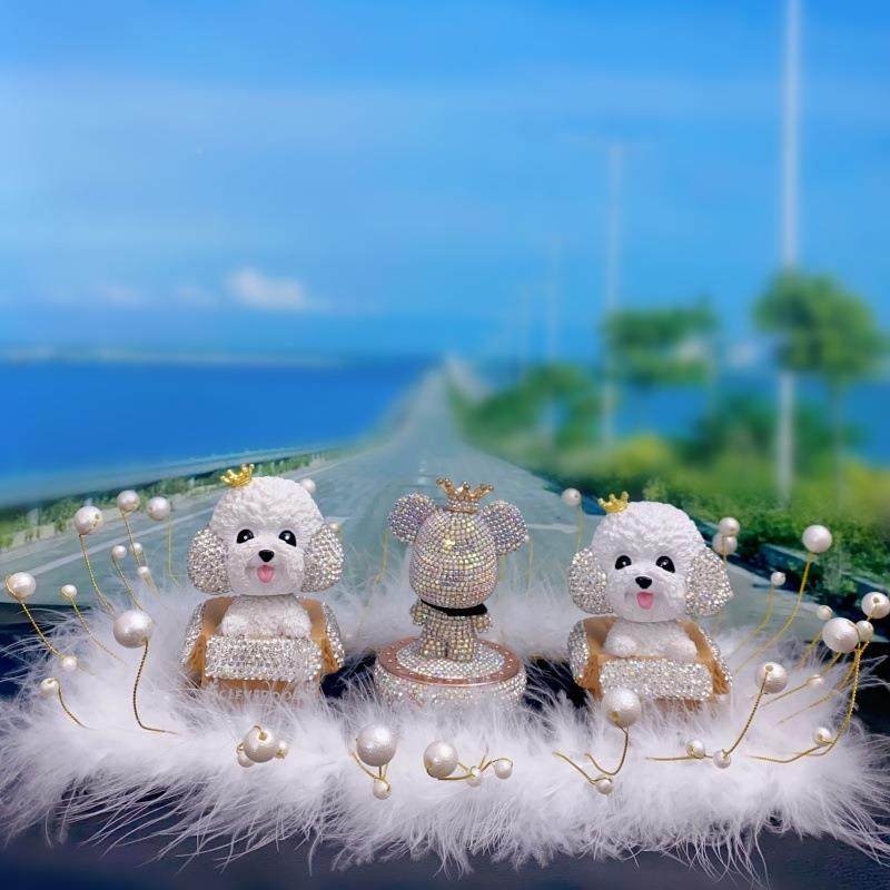 新款镶钻头迪狗泰爱汽车中控台摆件感可A7387261女士车载装摇饰品