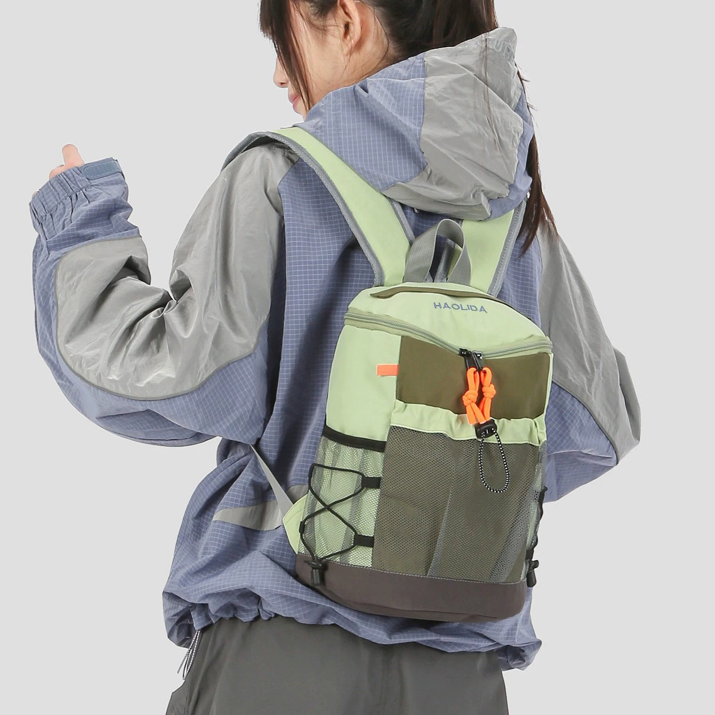 德国户外登山轻便女双肩包