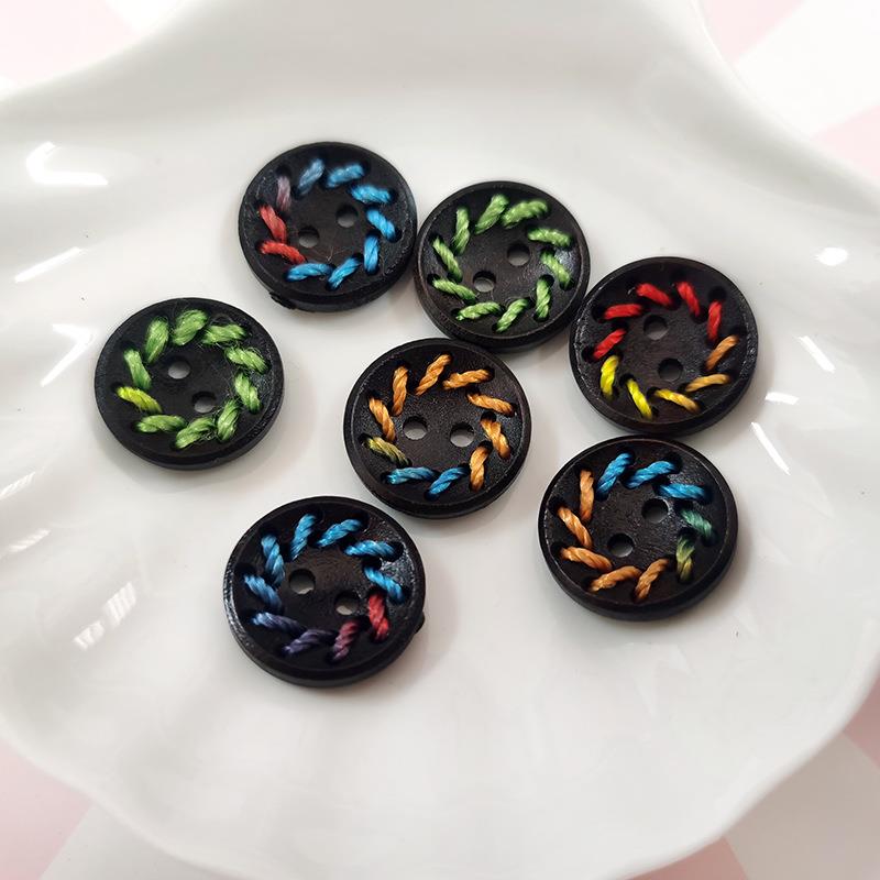 厂家天穿然头扣二眼线圈童装ZQA卡通木头纽儿木扣绳木质扣子