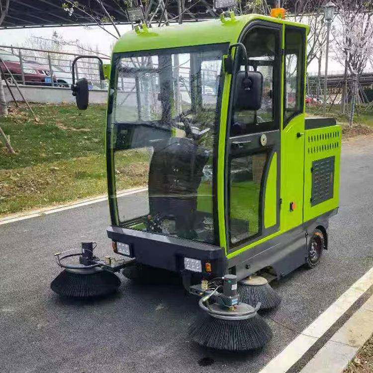 鼎东路KGM卫清扫车面树叶垃圾清扫城市街车道环扫地机