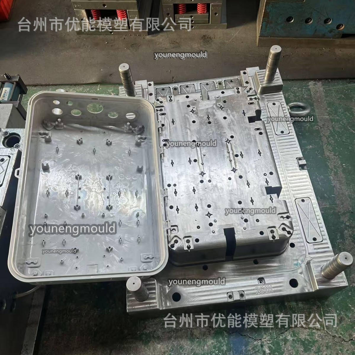 PVC过路盒明装塑料布线盒外壳底盒接线端子盒通用接线盒模具