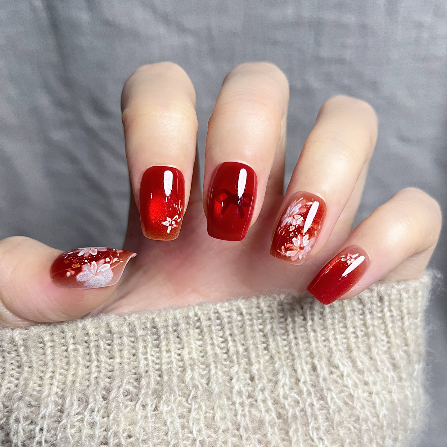 新年红色花朵穿戴甲短款美甲高级感过年指甲贴片手工甲猫眼假指甲,彩妆/香水/美妆工具,穿戴甲/甲片,淘宝优惠券,粉丝福利购,淘宝优惠卷