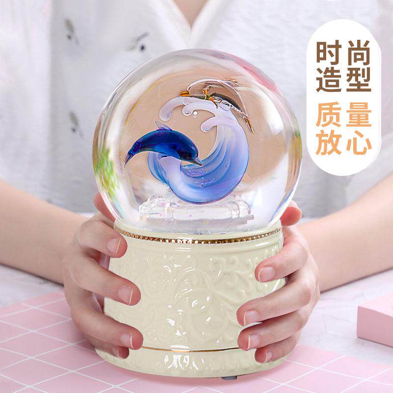 透明海豚畅游水晶球梦幻彩灯发光圣诞节摆件音乐盒八音盒