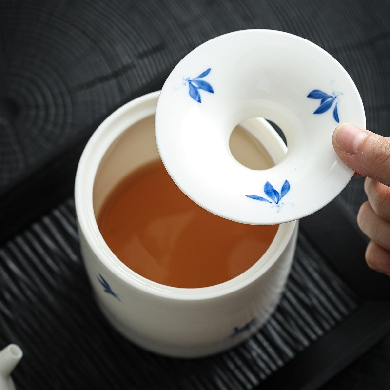 羊脂玉白瓷手绘兰花建水茶渣桶家用带盖茶洗陶瓷创意防飞灰烟灰缸