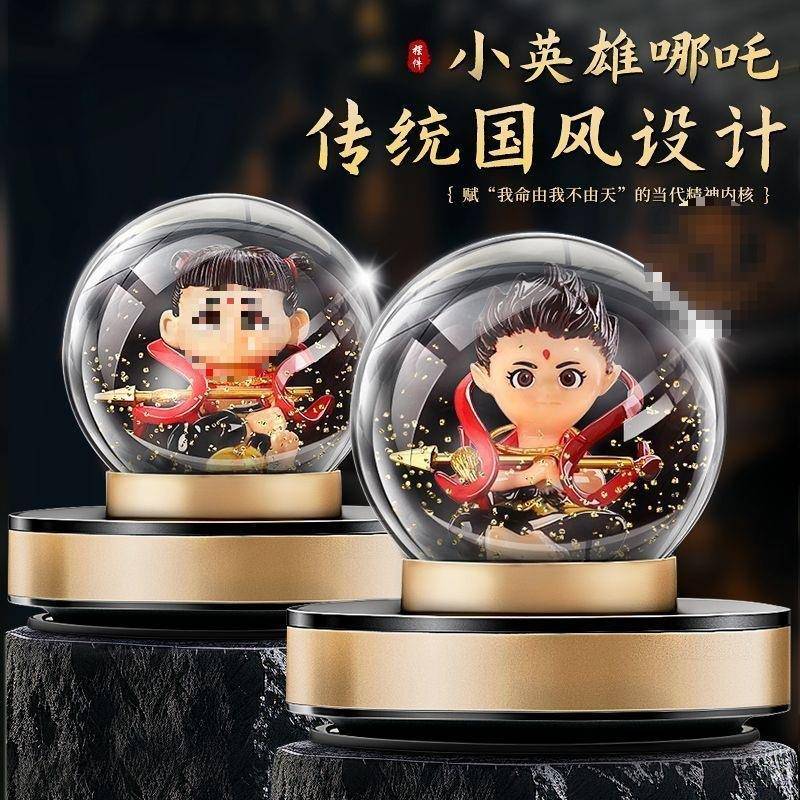 2025车款太阳能哪吒旋转摆件中新控前台车200型男女载式摆件图片