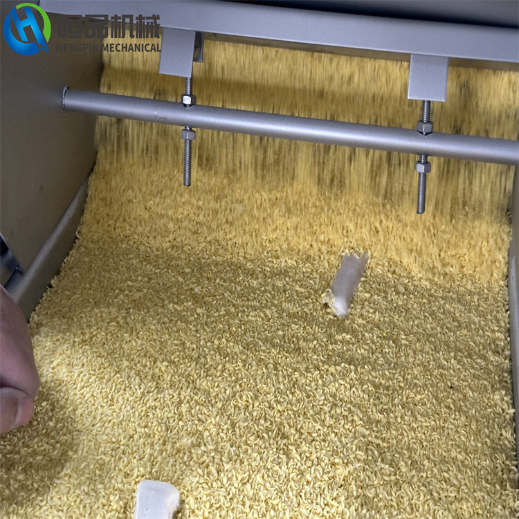全自动裹面包糠的机器恒品机械鱼饼上糠机虾饼裹糠设备