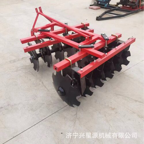 轻型圆盘耙拉机悬挂式农用轻型圆盘开荒翻地缺口圆盘耙