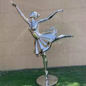 不锈钢芭蕾舞人物雕塑镜面镂空音乐跳舞人玻璃钢几何抽象运动景观