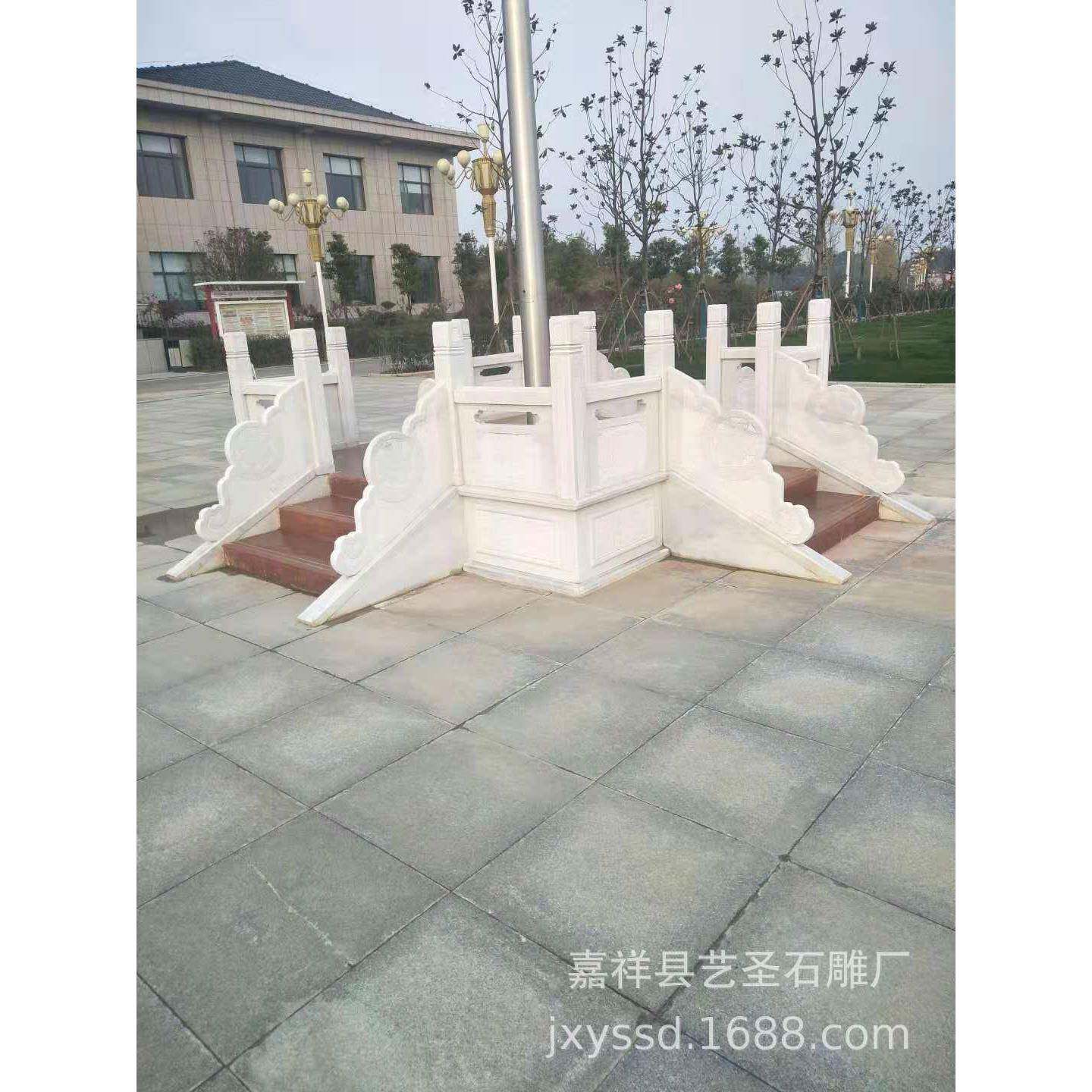 出售汉白玉升旗台石雕栏杆栏板生产厂家 雕花石栏板栏杆价格优惠