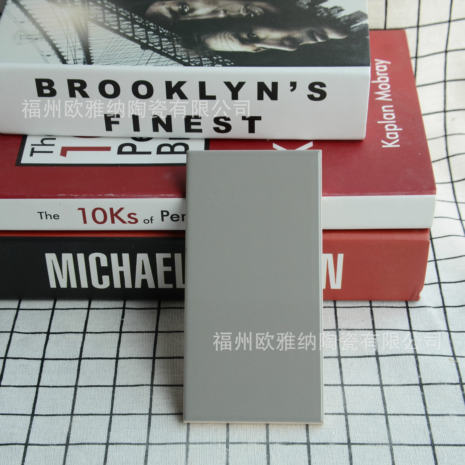 大量素雅75x150浅灰色不透水亮光面墙砖现代优雅室内卫生间装饰