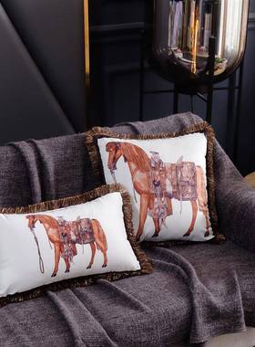 欧复古时尚双式花客厅装饰面TLQ抱枕丽丝绒骏印马护腰抱枕靠垫含