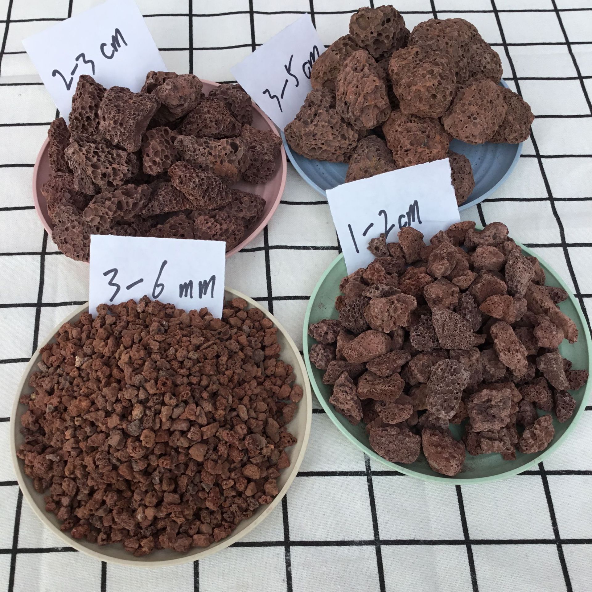 现货供应黑色火山石颗粒水处理用火山石块石头矿物多孔大颗粒