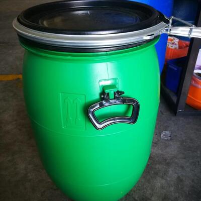 加厚NBE60色L黑法兰桶化工料液桶密封桶废泔水桶圆形抱箍桶塑带盖