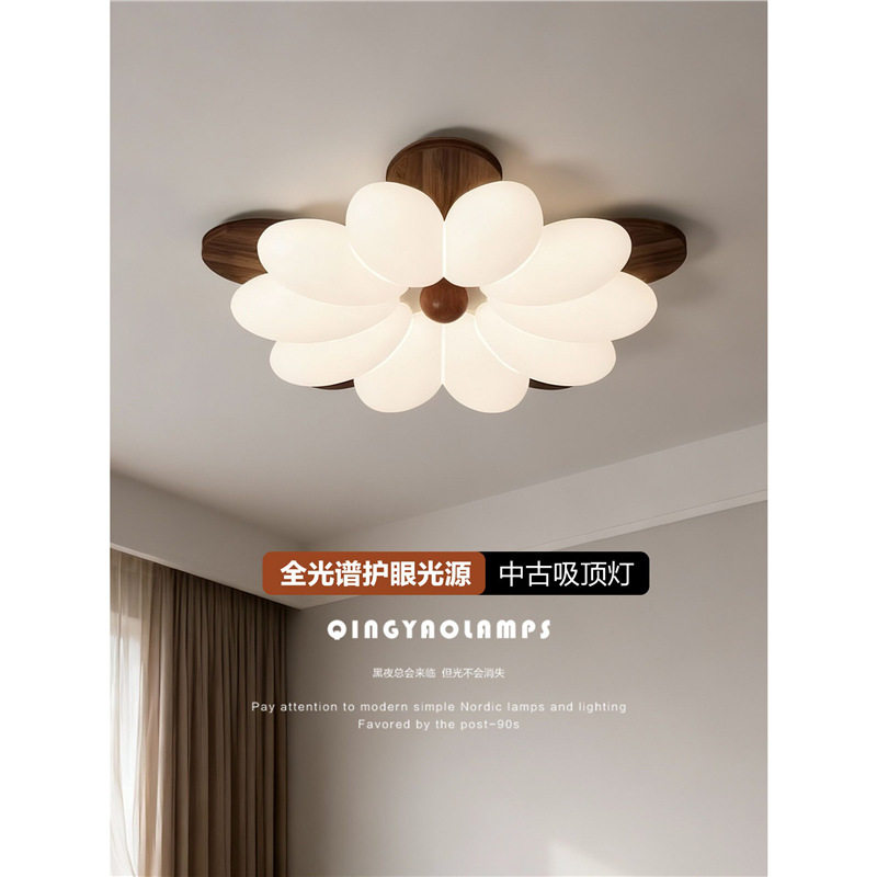 2026新款花朵卧室吸顶灯新中式胡桃木色卧室书房灯奶油中古风灯具