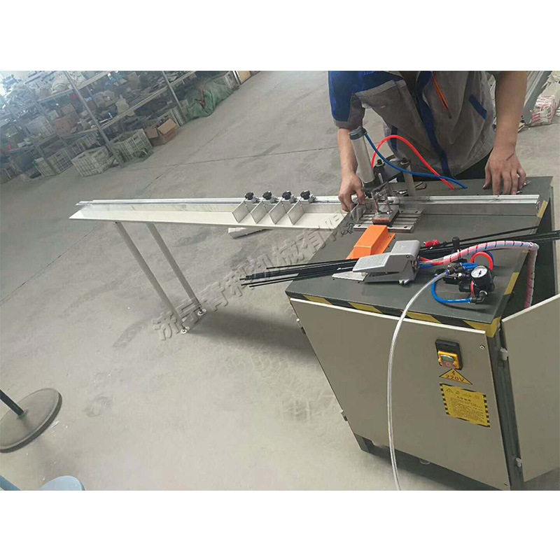 全屋家居T型条裁切机可断可不断