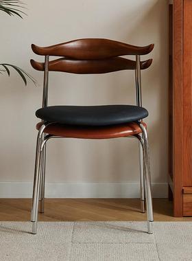 北欧约餐闲椅22498实木牛角椅家用软包靠背椅子现代简休艺会议铁