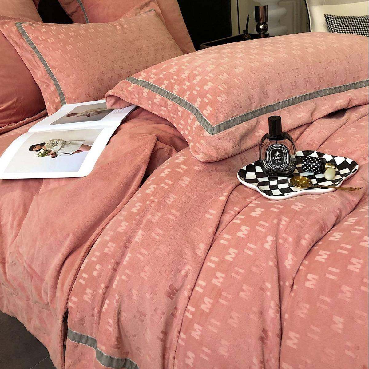 冬轻奢风保德芙绒四WO秋件套压暖加花织带厚珊瑚绒被套床上用品