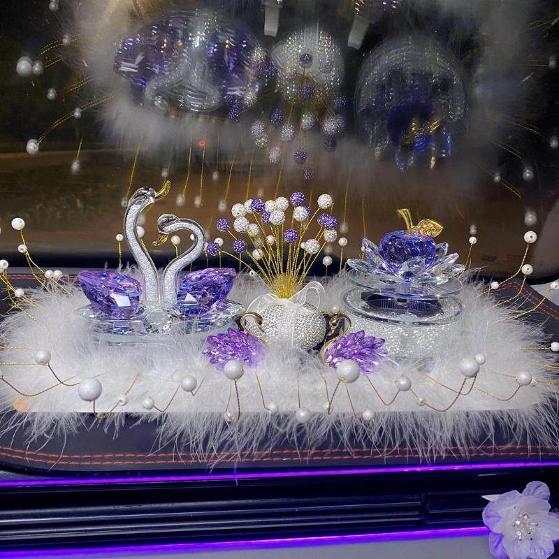 水晶天鹅太阳能汽车摆件旋转车内装饰汽车可爱女神