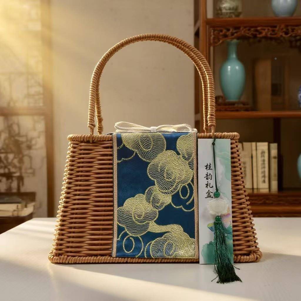 新无款复铁架加椭圆手纳工藤编古刺绣手提包民族风格手提编固织收