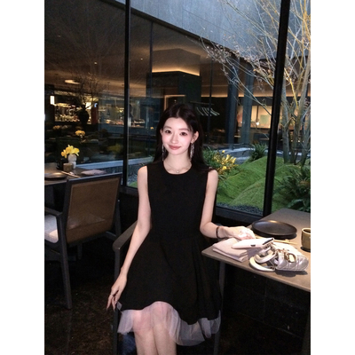 赫本风无袖连衣裙收腰蓬蓬小黑裙