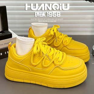环球柠檬黄厚底板鞋女2026春季新款百搭学生潮鞋开学季休闲运动鞋